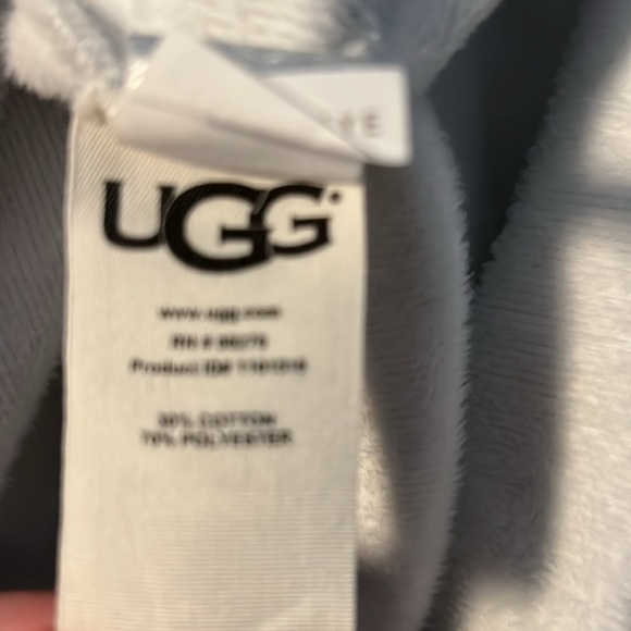 Ugg sweatshirt size M/L - Picture 7 of 8